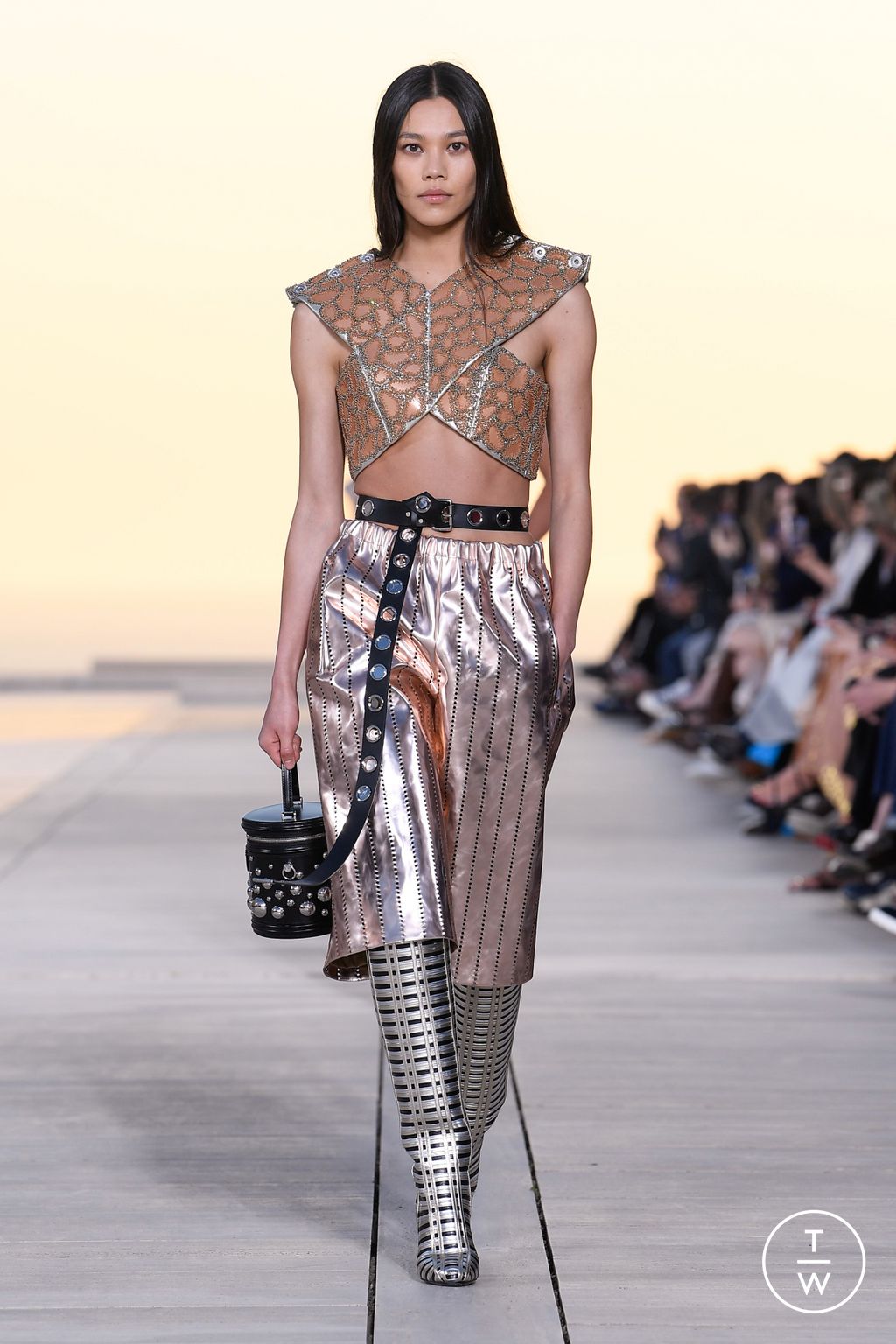 Fashion Week Paris Resort 2023 look 51 from the Louis Vuitton collection 女装