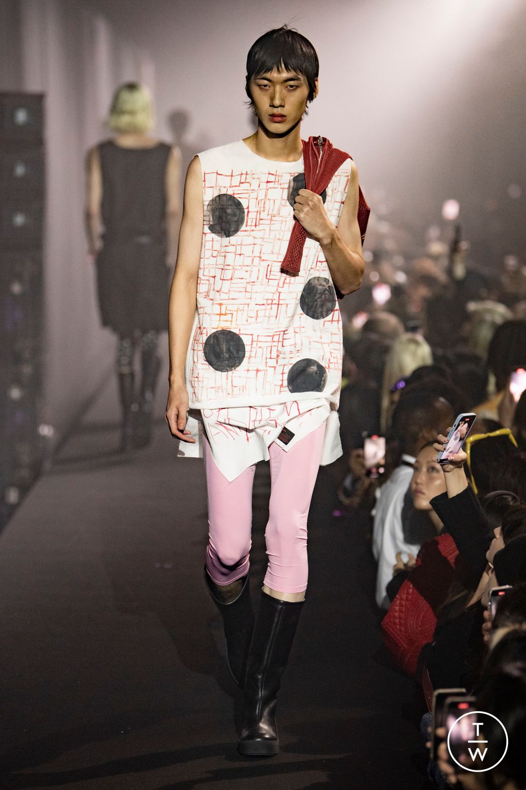 Fashion Week London Spring/Summer 2023 look 56 from the Raf Simons collection womenswear