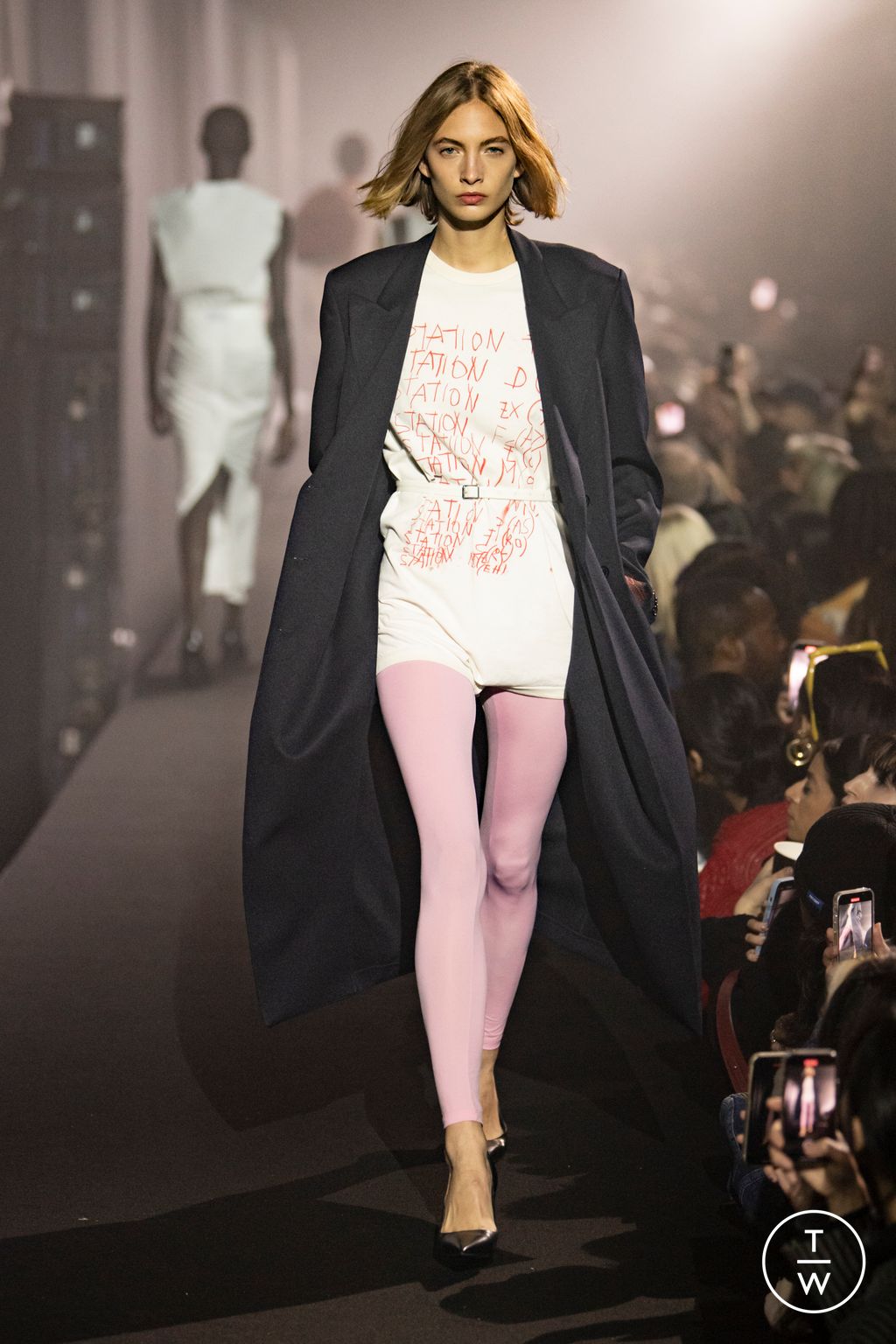 Fashion Week London Spring/Summer 2023 look 58 de la collection Raf Simons womenswear
