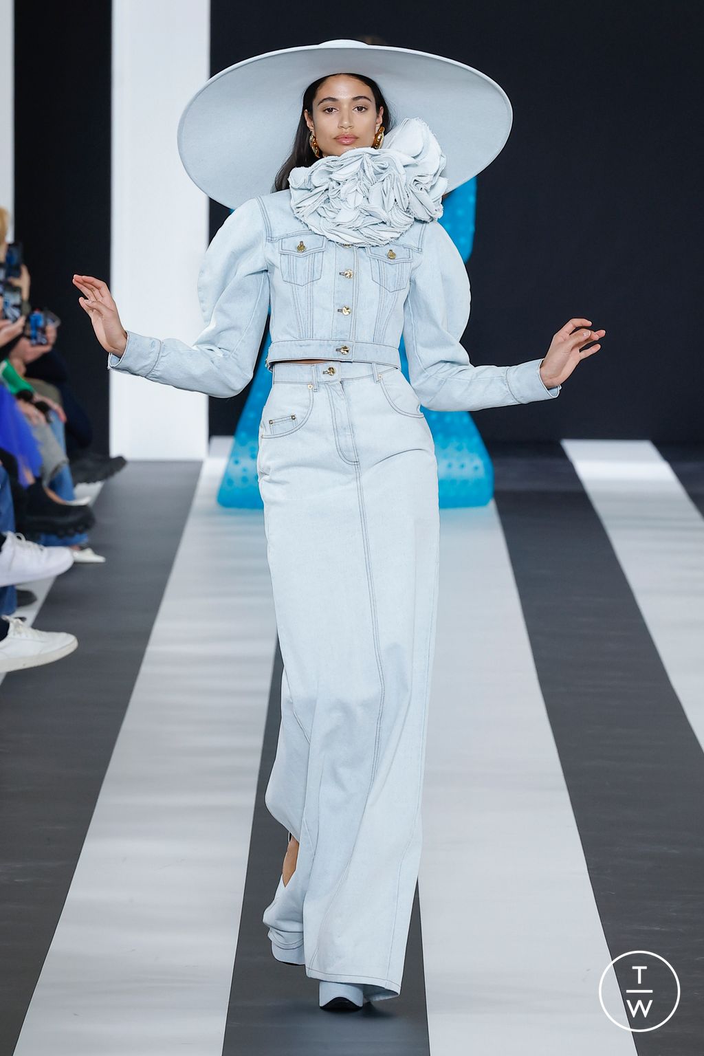 Fashion Week Paris Fall/Winter 2023 look 7 from the Nina Ricci collection 女装