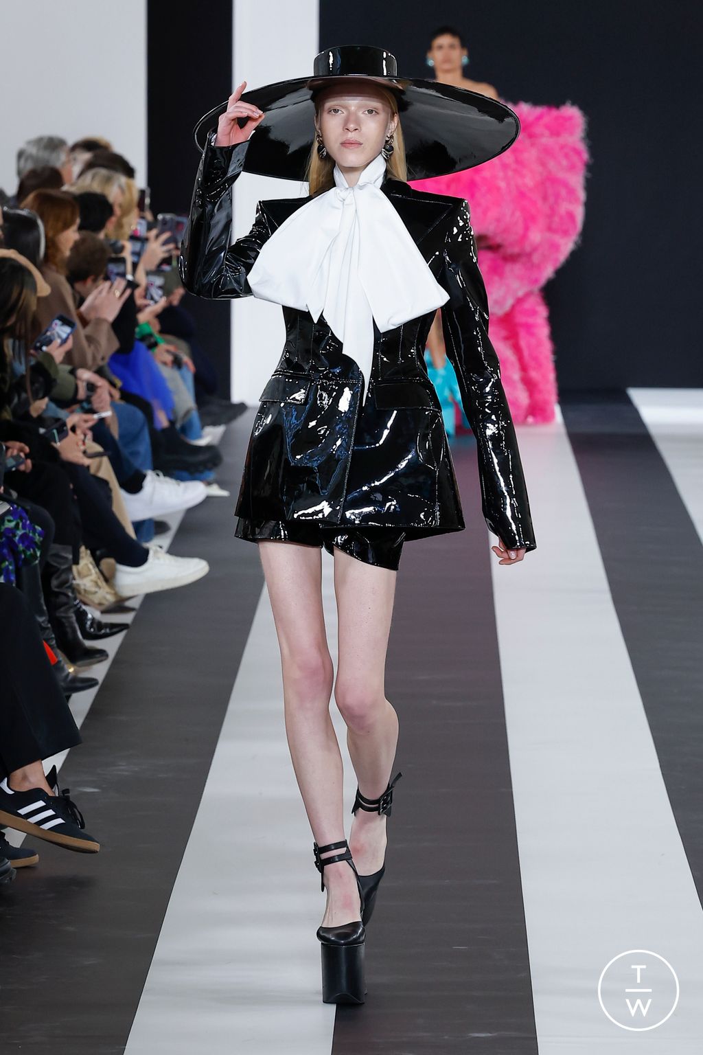 Fashion Week Paris Fall/Winter 2023 look 9 de la collection Nina Ricci womenswear