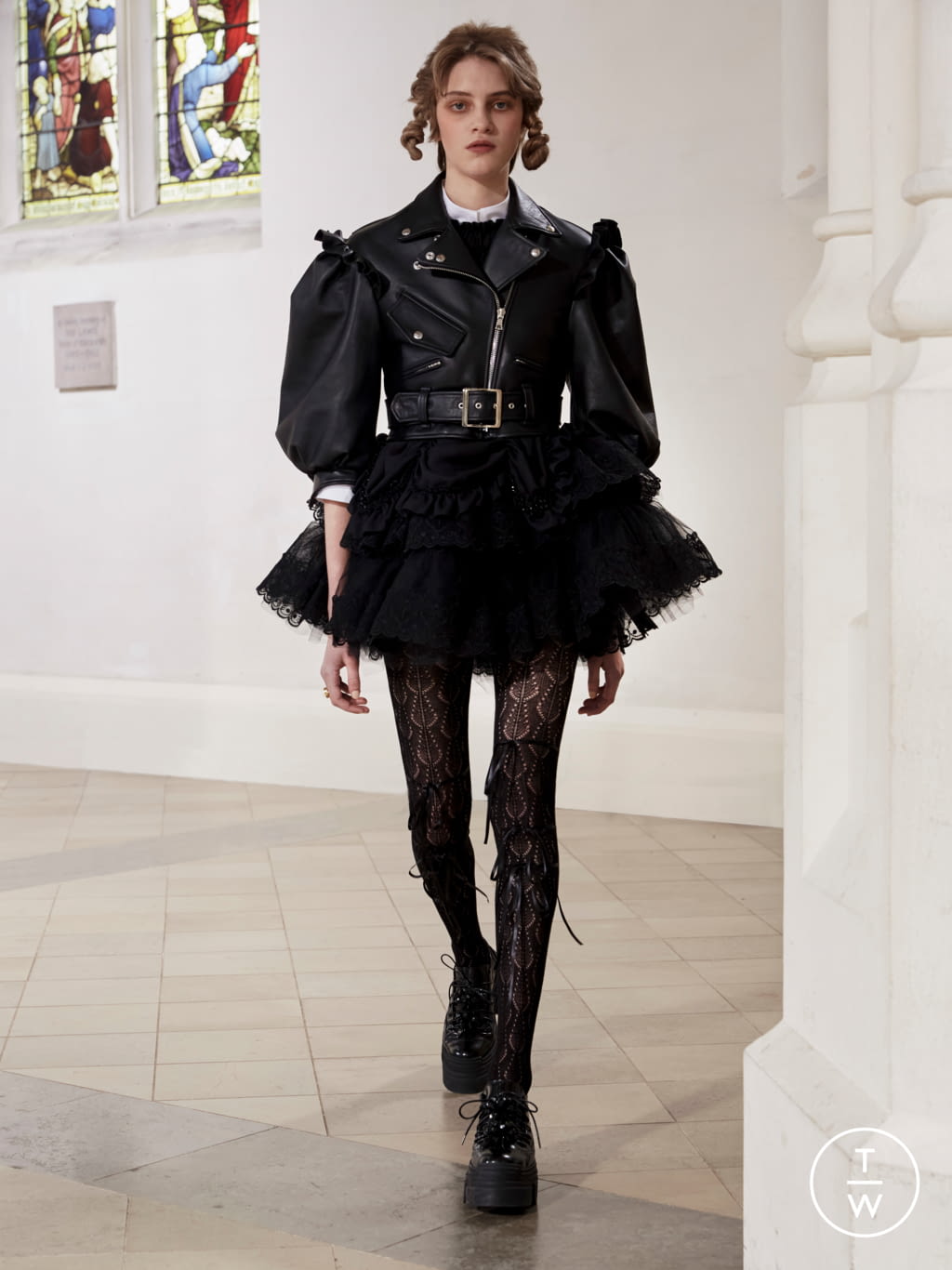 Fashion Week London Fall/Winter 2021 look 1 from the Simone Rocha collection womenswear