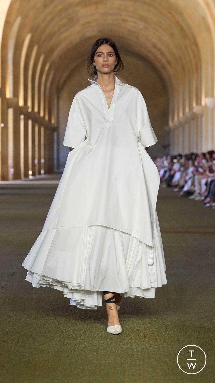 Fashion Week Paris Spring/Summer 2026 look 1 from the Jacquemus collection menswear