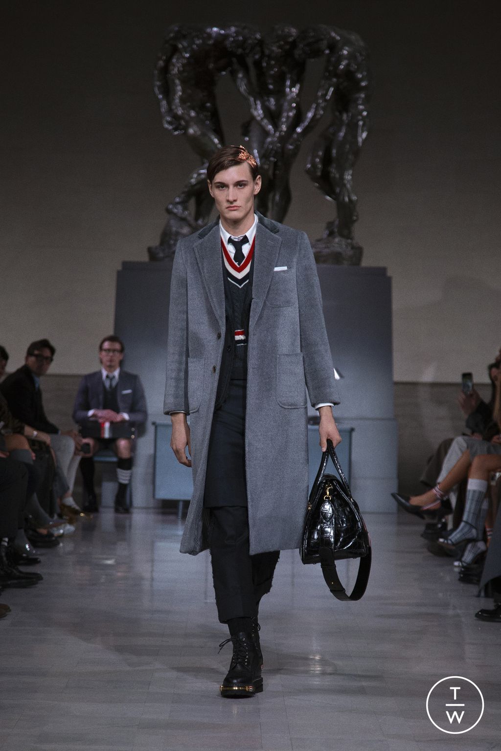 Fashion Week New York Fall/Winter 2026 look 1 de la collection Thom Browne womenswear