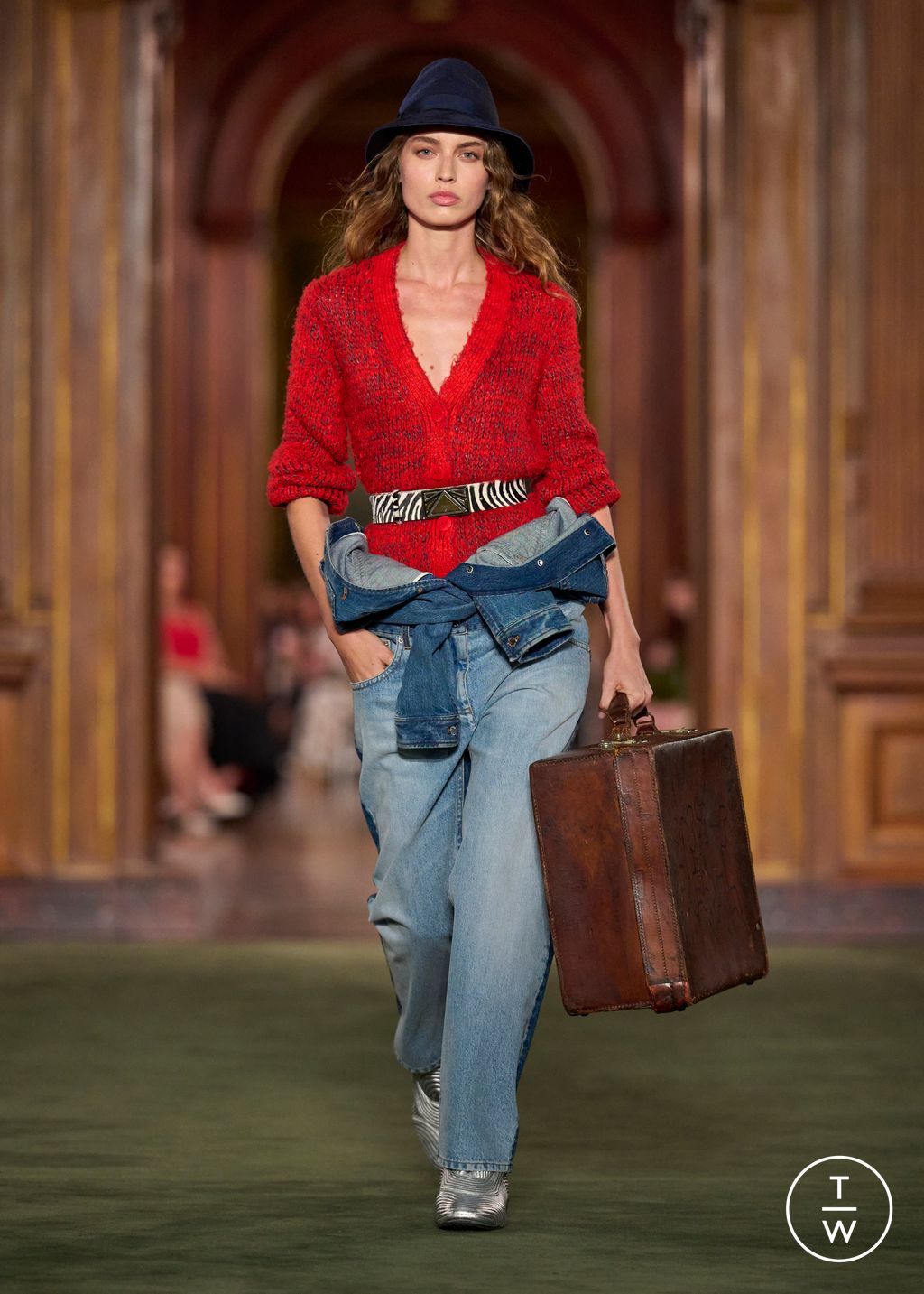 Fashion Week Paris Resort 2027 look 1 from the Louis Vuitton collection womenswear