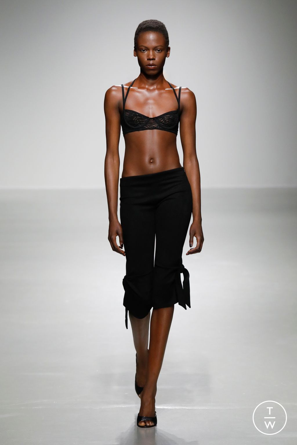 Fashion Week Paris Spring/Summer 2024 look 1 de la collection Atlein womenswear