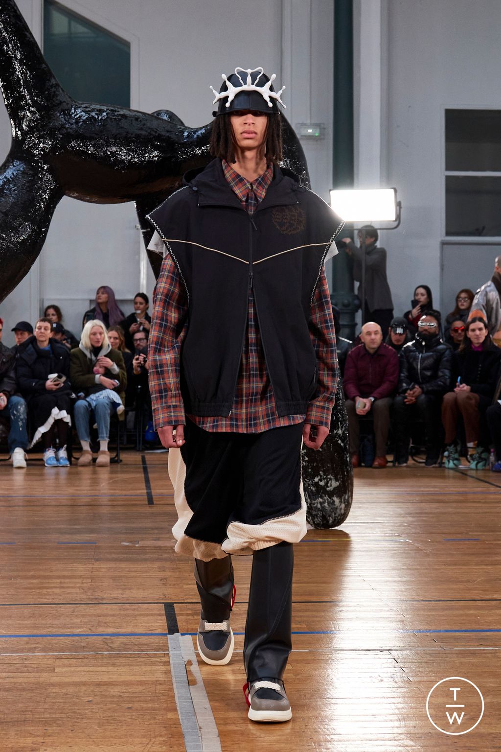 Fashion Week Paris Fall/Winter 2023 look 1 from the Namesake collection 男装