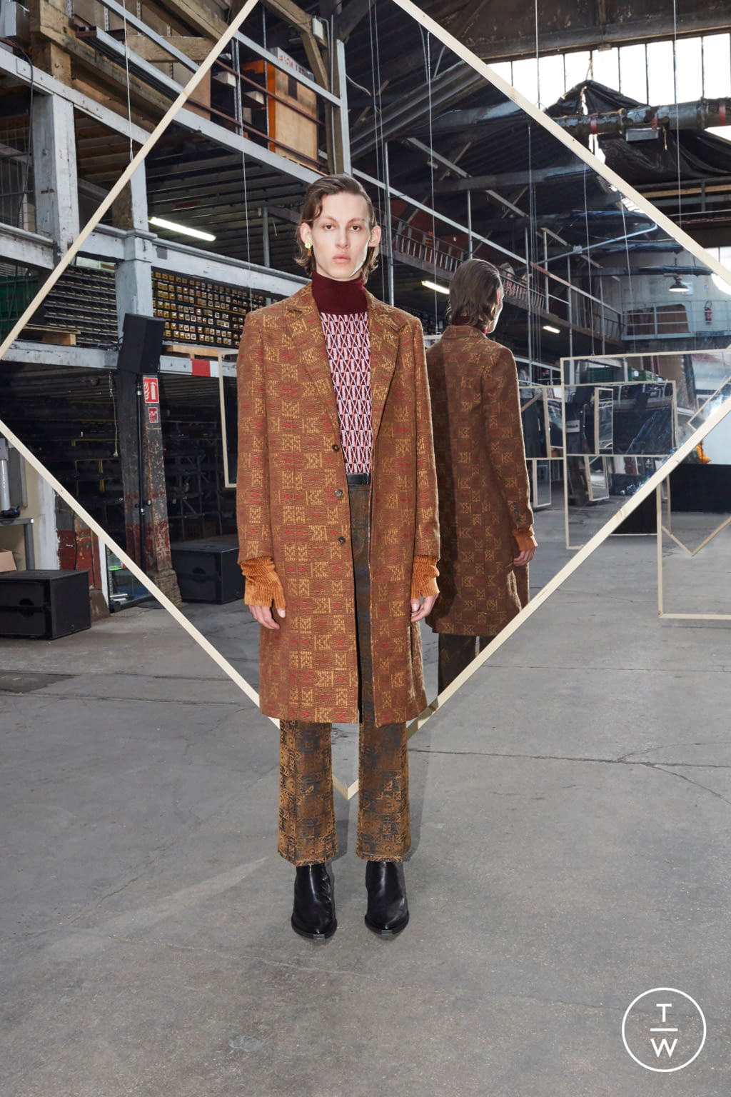 Fashion Week Paris Fall/Winter 2020 look 1 from the Maison Kitsuné collection 男装