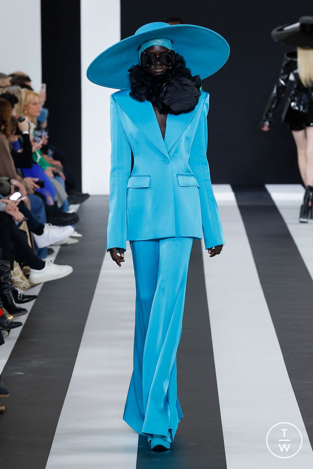 Fashion Week Paris Fall/Winter 2023 look 11 from the Nina Ricci collection womenswear