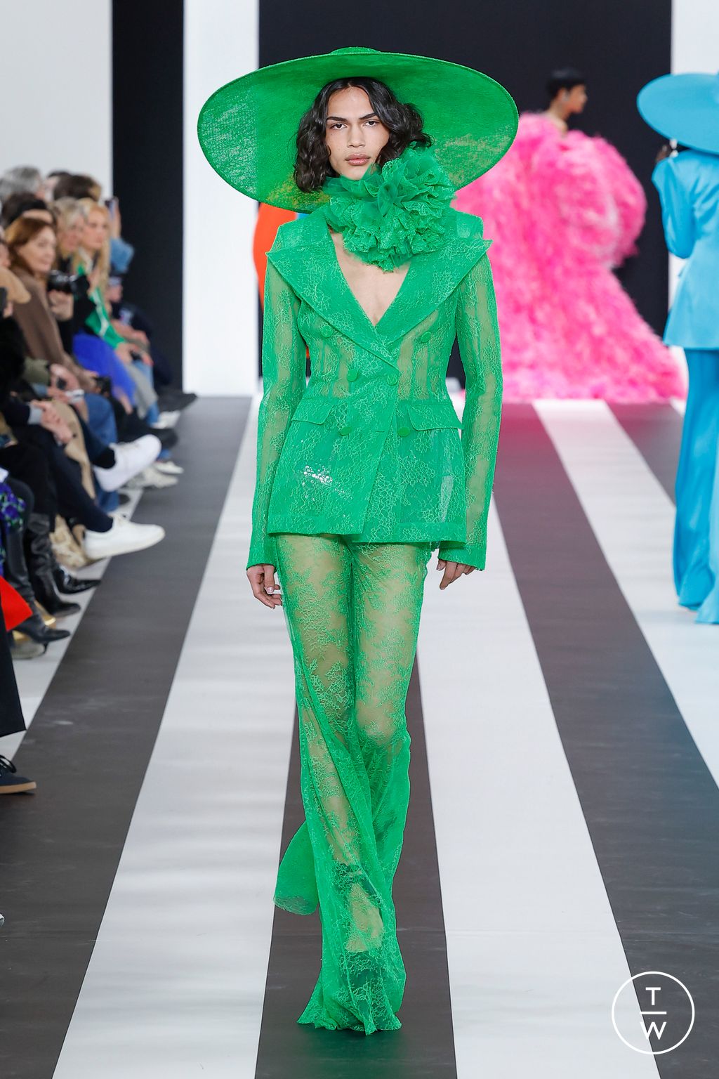Fashion Week Paris Fall/Winter 2023 look 13 from the Nina Ricci collection womenswear
