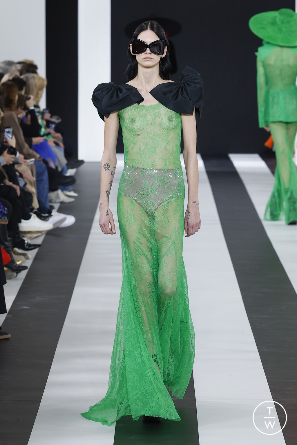 Fashion Week Paris Fall/Winter 2023 look 16 de la collection Nina Ricci womenswear