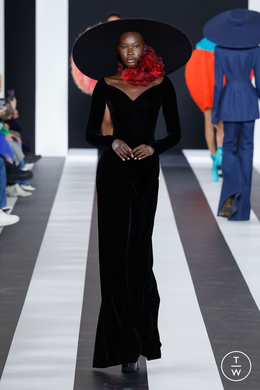 Fashion Week Paris Fall/Winter 2023 look 17 from the Nina Ricci collection womenswear