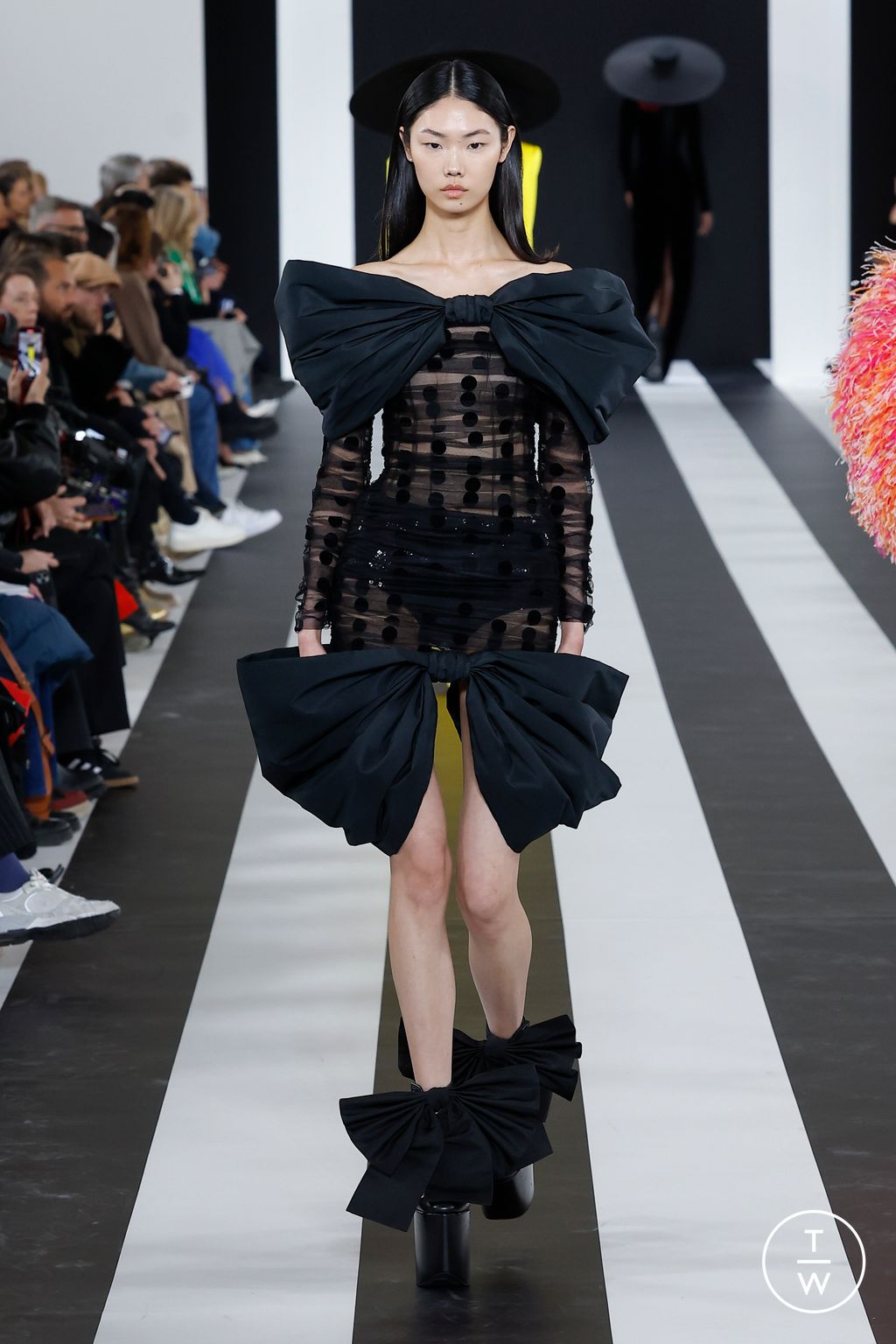 Fashion Week Paris Fall/Winter 2023 look 19 from the Nina Ricci collection womenswear