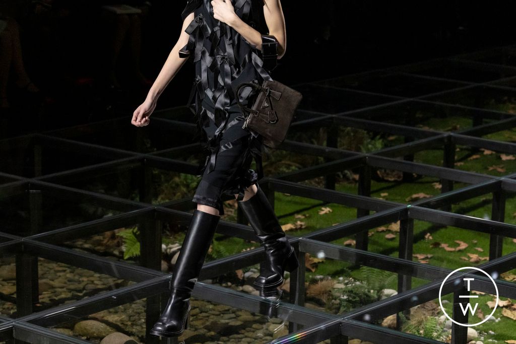 Fashion Week Milan Fall/Winter 2024 look 1 de la collection Prada womenswear accessories