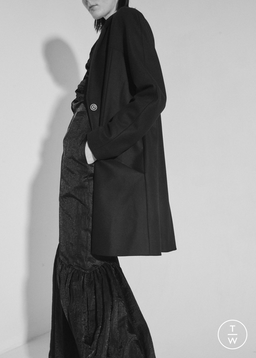 Fashion Week Paris Pre-Fall 2023 look 1 from the Dawei collection womenswear