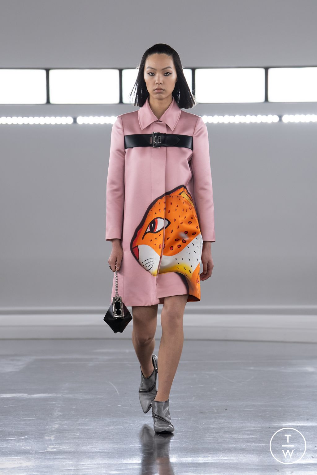 Fashion Week Paris Pre-Fall 2024 look 1 de la collection Louis Vuitton womenswear