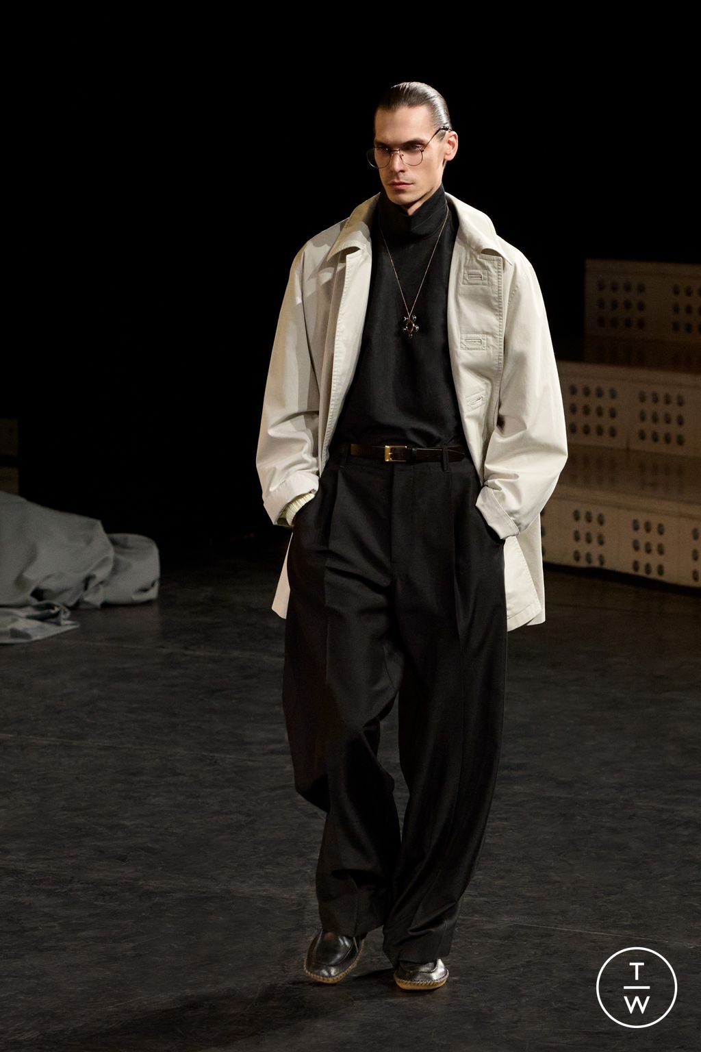 Fashion Week Paris Fall/Winter 2026 look 1 de la collection Lemaire menswear