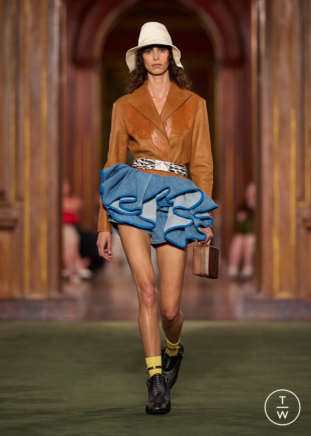 Fashion Week Paris Resort 2027 look 2 from the Louis Vuitton collection womenswear