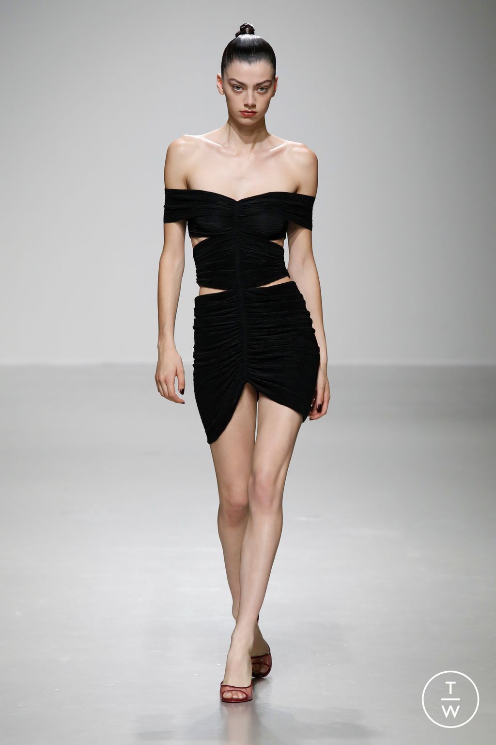Fashion Week Paris Spring/Summer 2024 look 2 de la collection Atlein womenswear