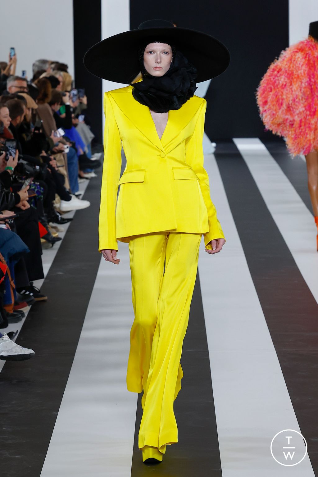 Fashion Week Paris Fall/Winter 2023 look 20 from the Nina Ricci collection womenswear