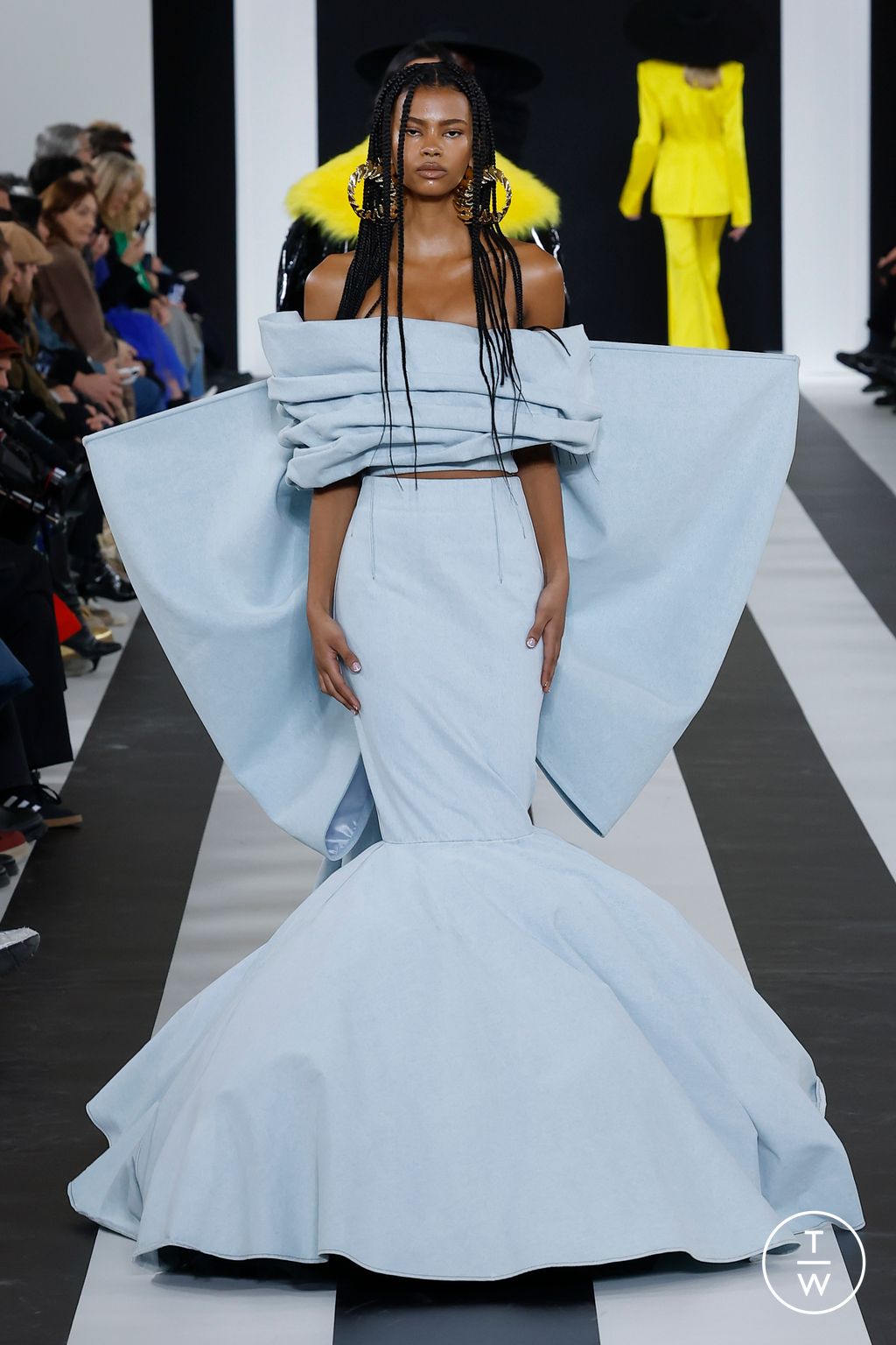 Fashion Week Paris Fall/Winter 2023 look 21 from the Nina Ricci collection womenswear