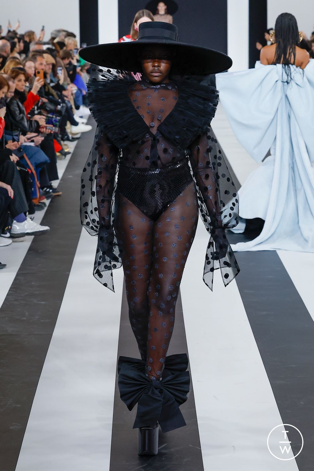 Fashion Week Paris Fall/Winter 2023 look 23 de la collection Nina Ricci womenswear