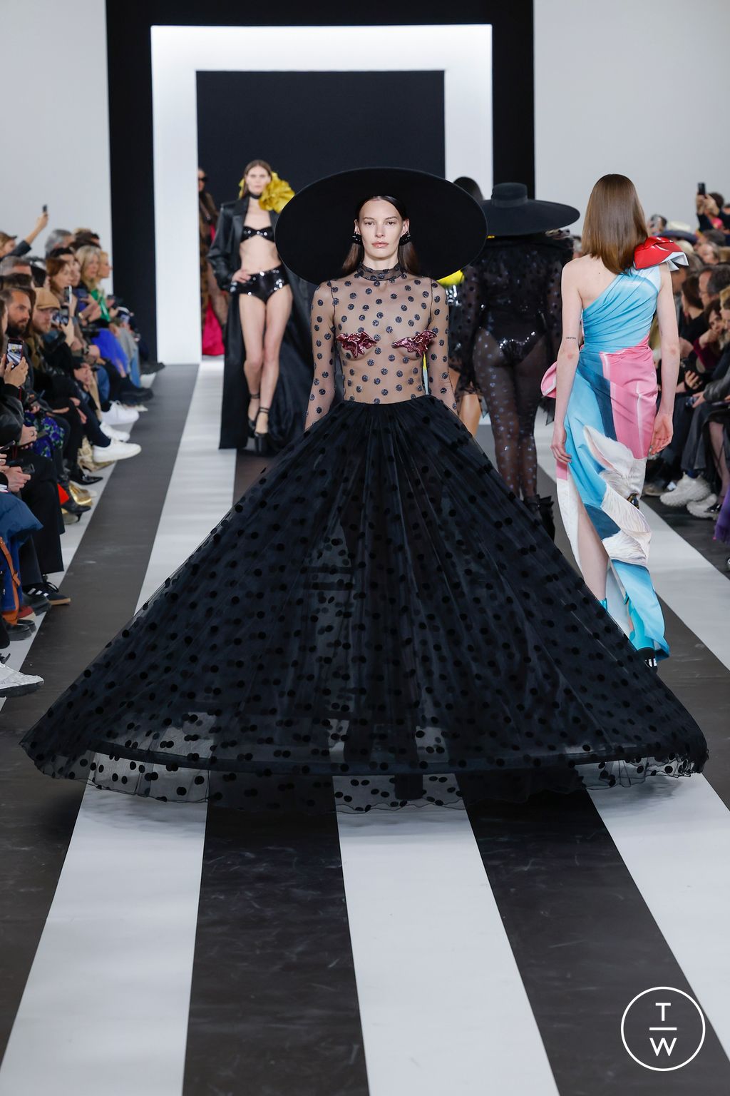 Fashion Week Paris Fall/Winter 2023 look 25 de la collection Nina Ricci womenswear