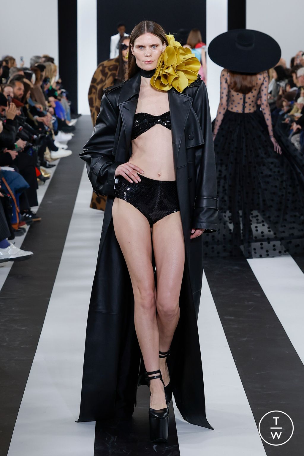 Fashion Week Paris Fall/Winter 2023 look 26 from the Nina Ricci collection womenswear