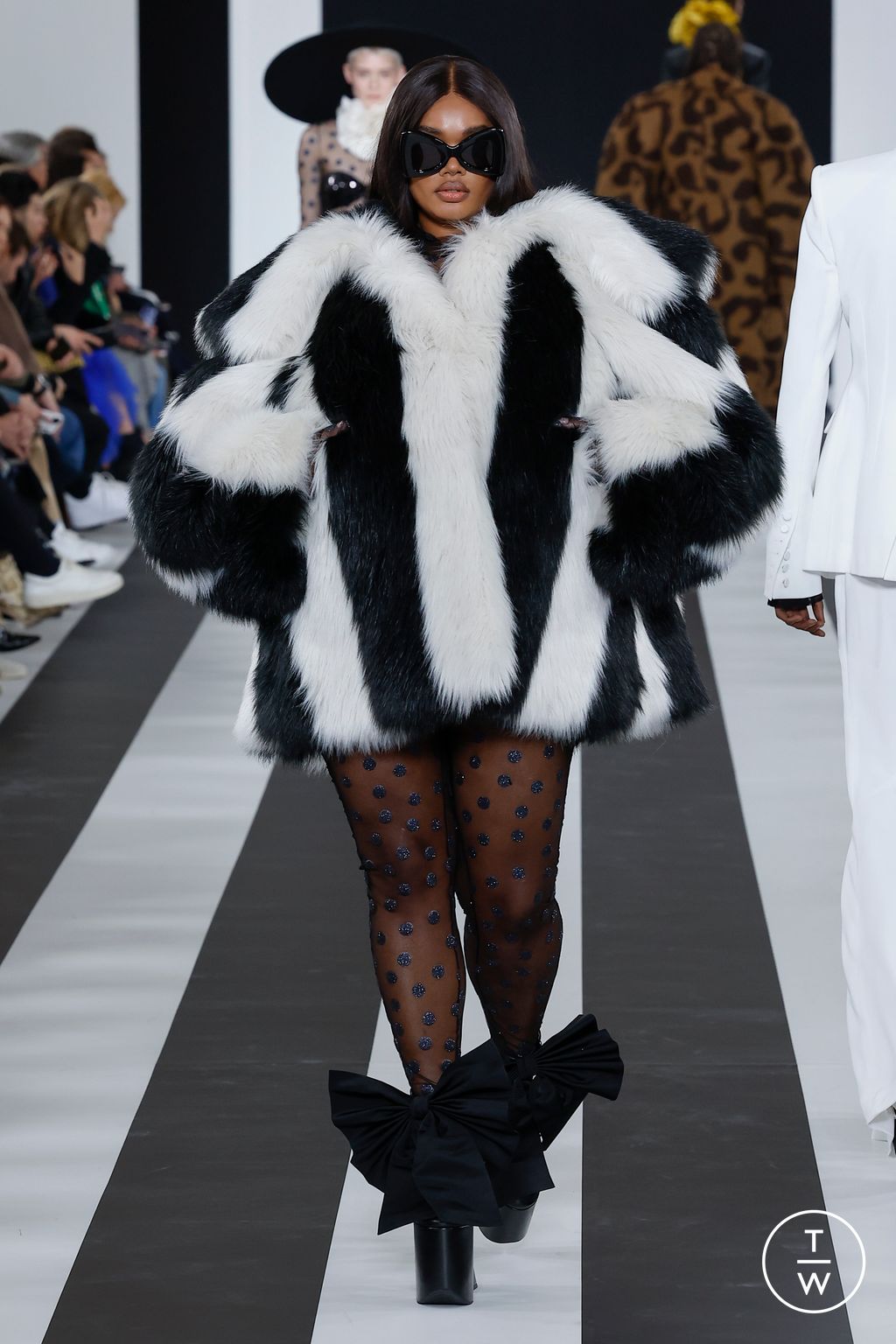 Fashion Week Paris Fall/Winter 2023 look 29 from the Nina Ricci collection womenswear