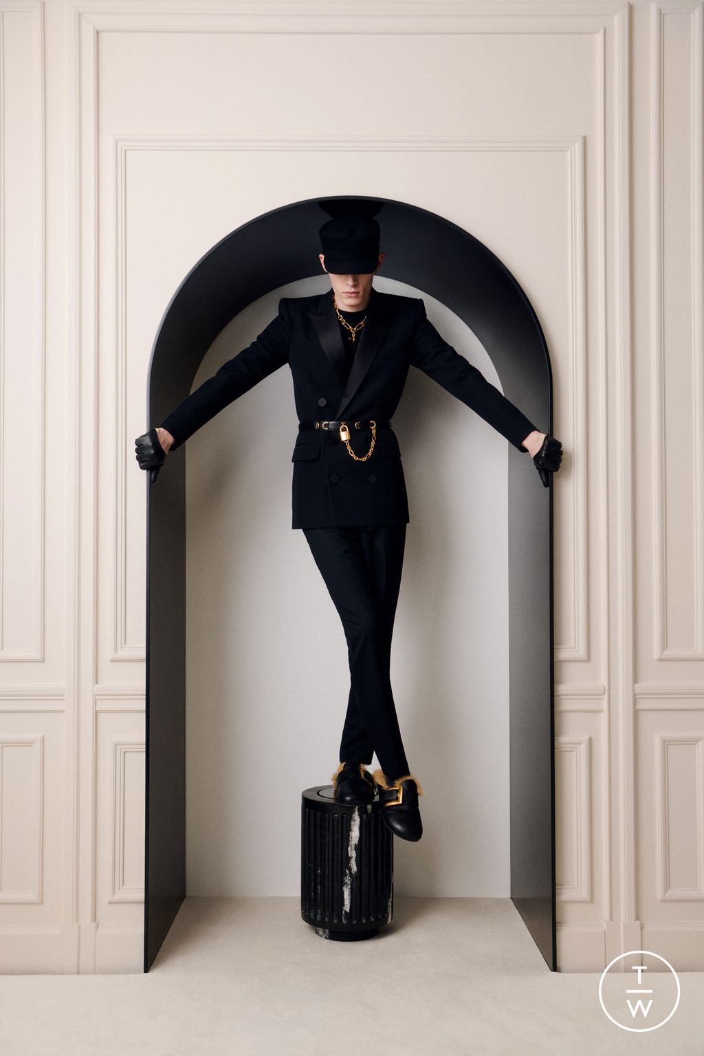 Fashion Week Paris Pre-Fall 2025 look 2 from the Balmain collection menswear