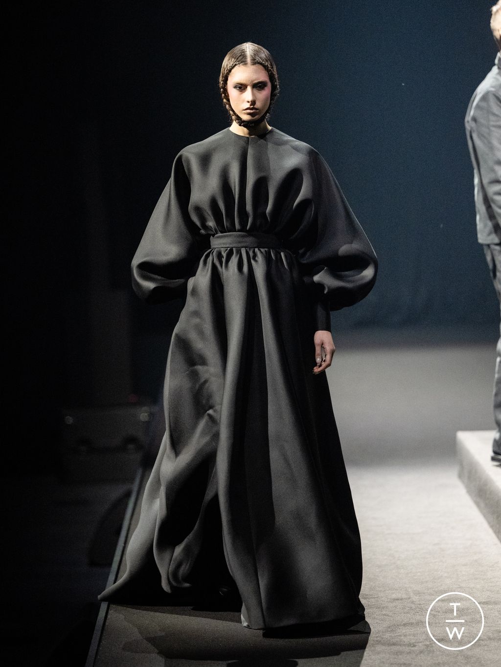 Fashion Week Paris Spring/Summer 2026 look 2 from the Viktor & Rolf collection couture
