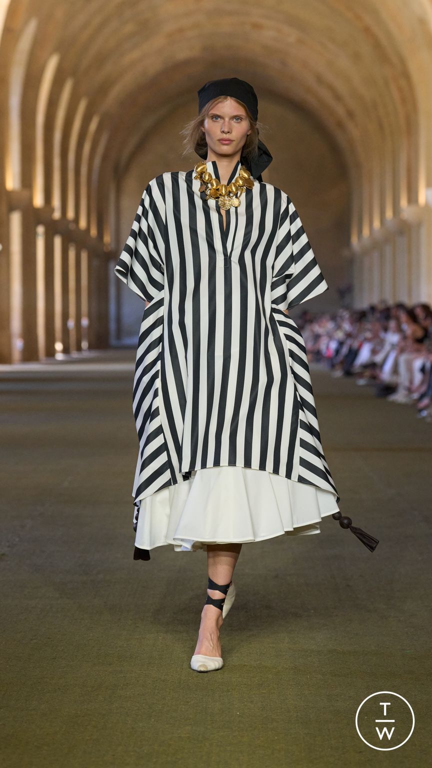 Fashion Week Paris Spring/Summer 2026 look 3 from the Jacquemus collection menswear