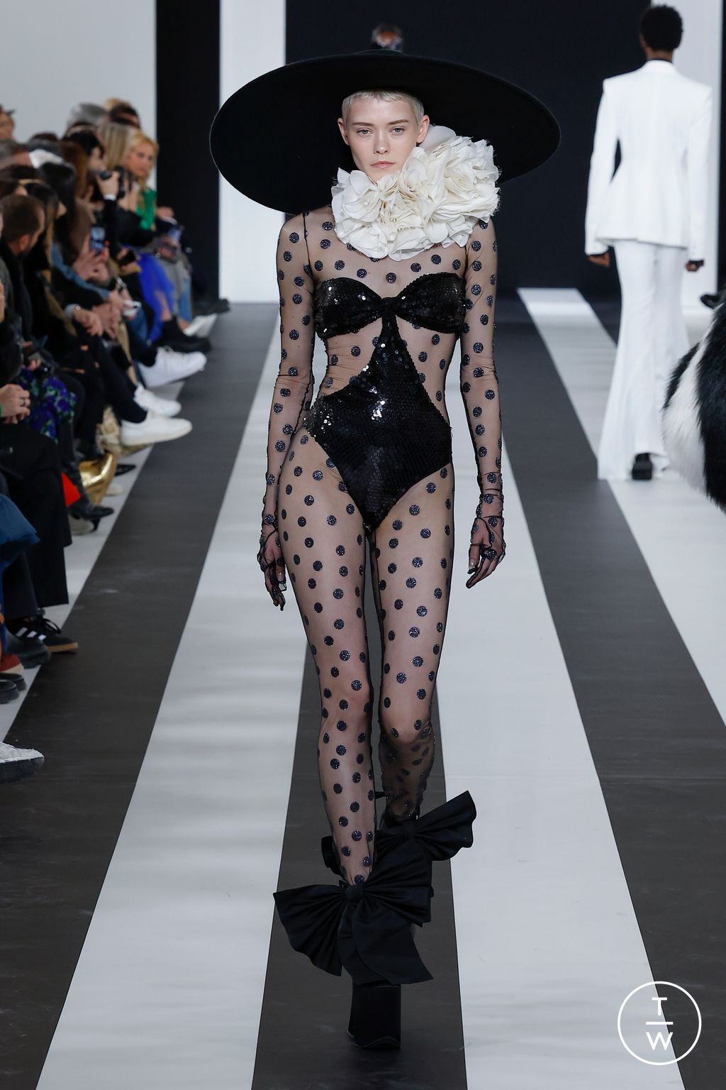 Fashion Week Paris Fall/Winter 2023 look 30 from the Nina Ricci collection 女装