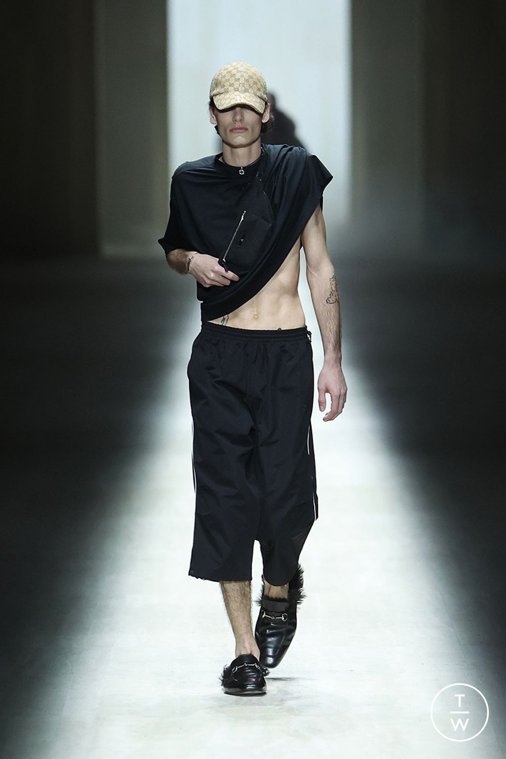 Fashion Week Milan Fall/Winter 2026 look 31 from the Gucci collection womenswear