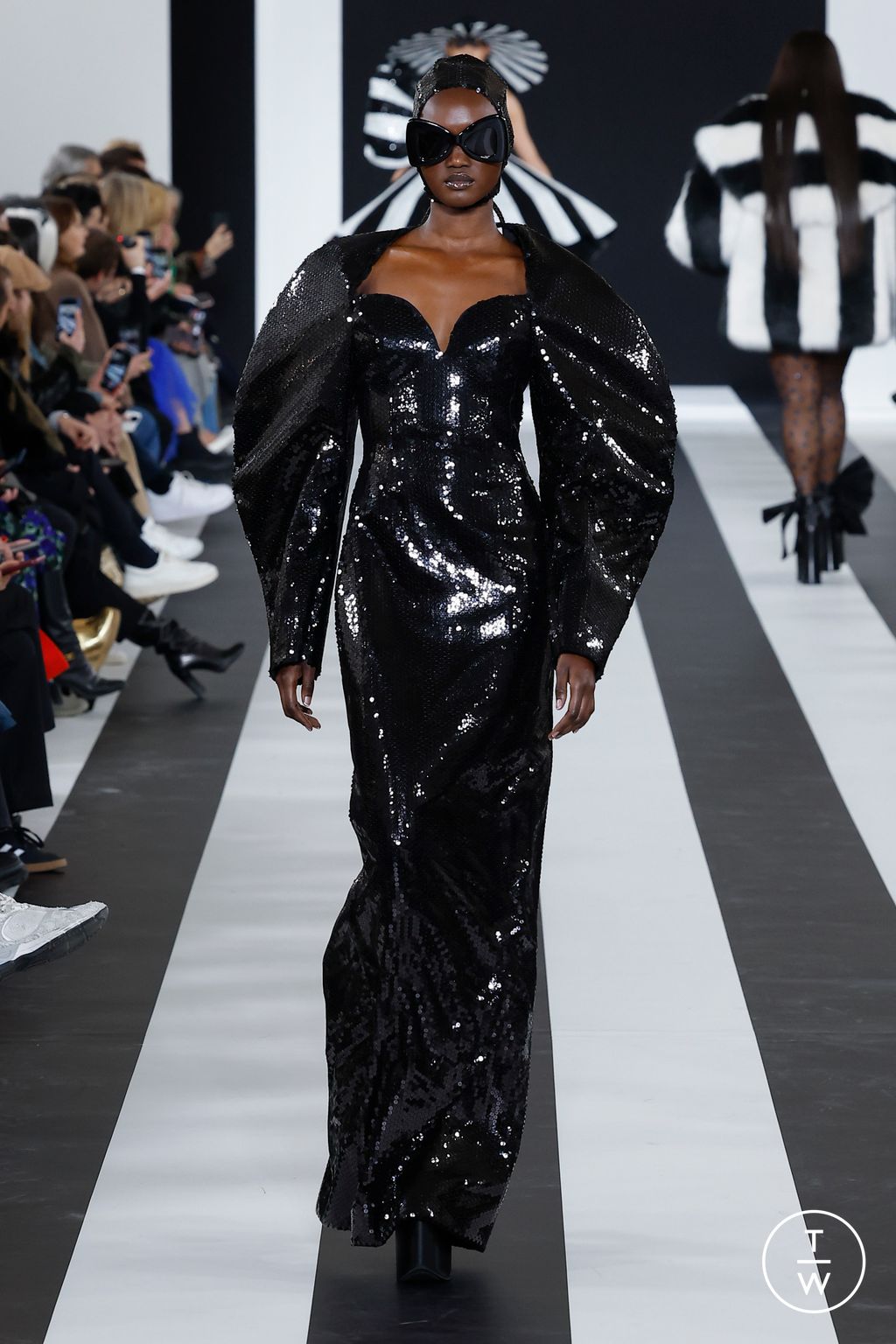 Fashion Week Paris Fall/Winter 2023 look 31 from the Nina Ricci collection 女装