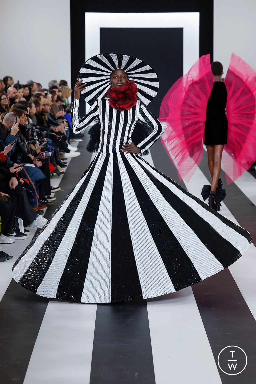 Fashion Week Paris Fall/Winter 2023 look 36 from the Nina Ricci collection womenswear