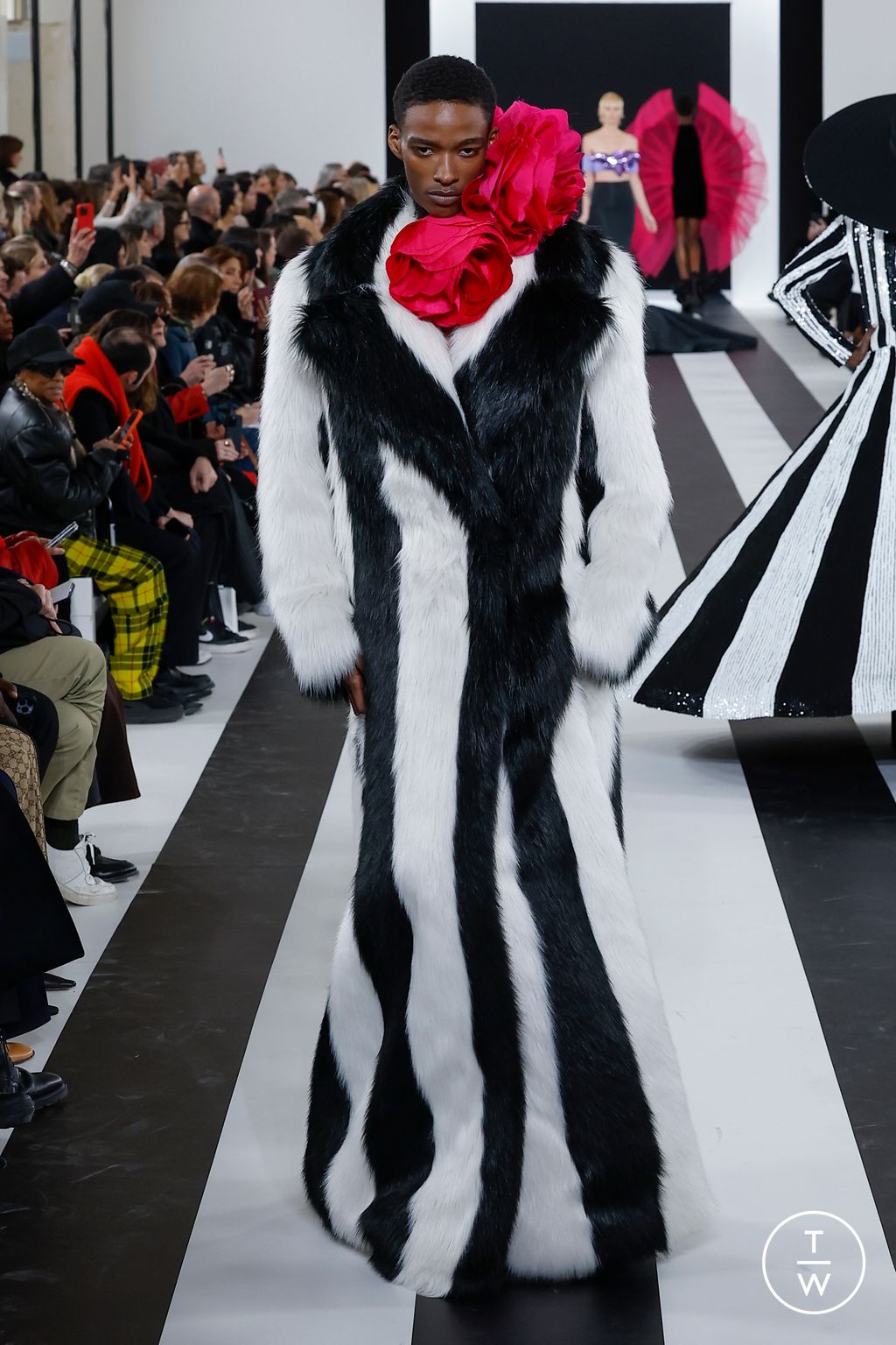 Fashion Week Paris Fall/Winter 2023 look 38 from the Nina Ricci collection womenswear