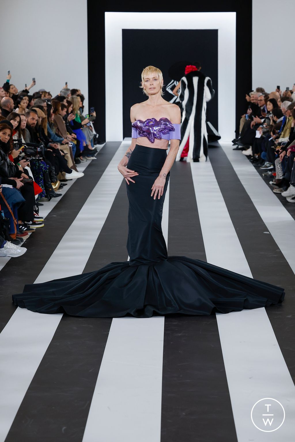 Fashion Week Paris Fall/Winter 2023 look 39 from the Nina Ricci collection 女装
