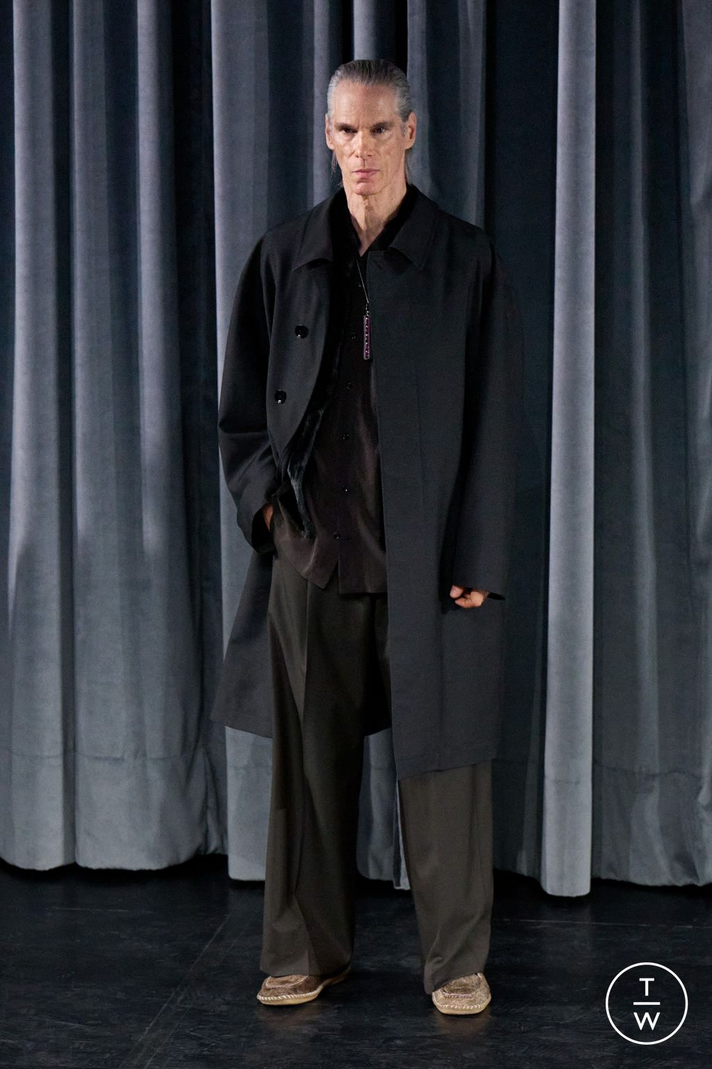 Fashion Week Paris Fall/Winter 2026 look 3 from the Lemaire collection menswear