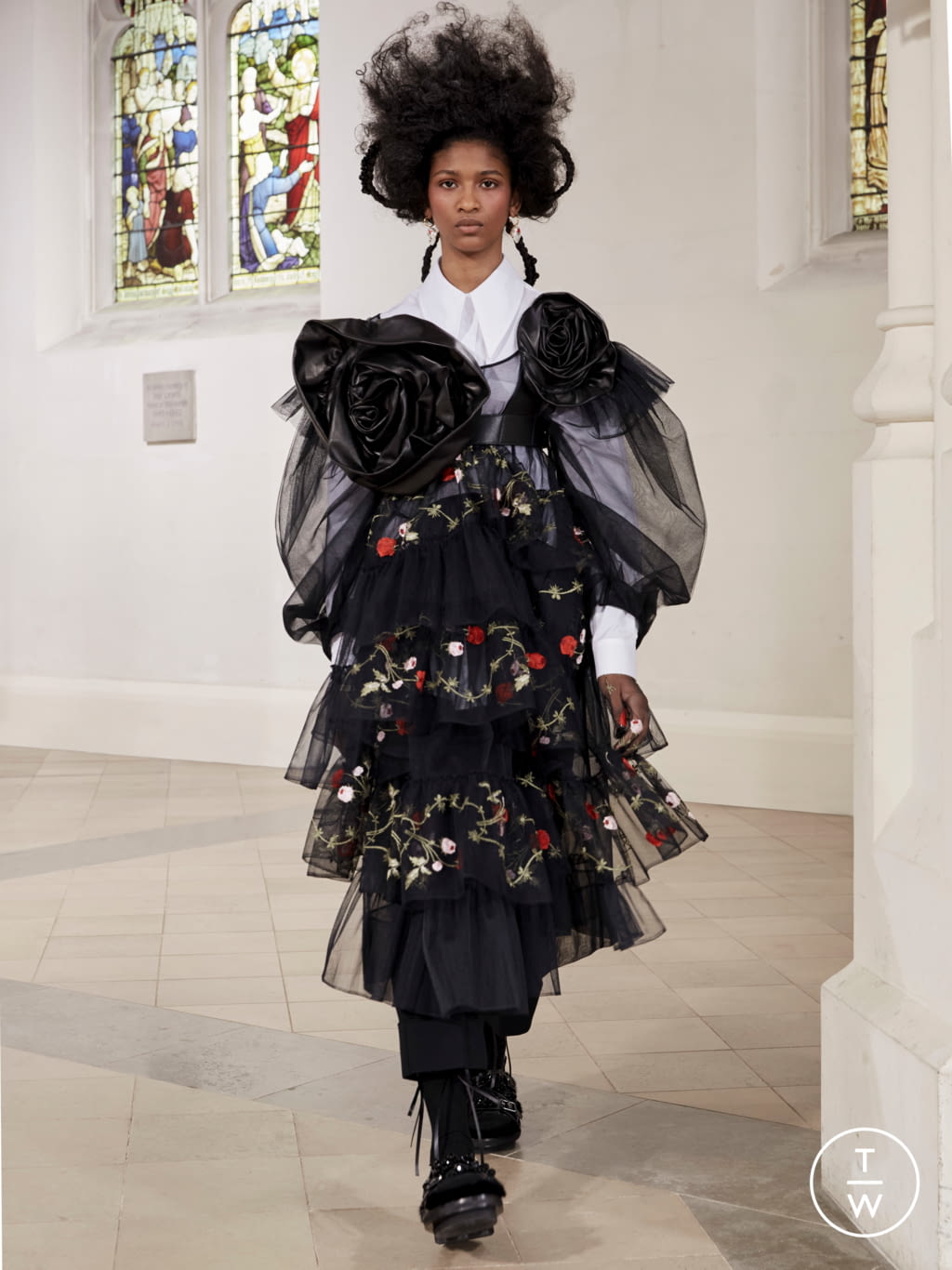 Fashion Week London Fall/Winter 2021 look 4 from the Simone Rocha collection 女装