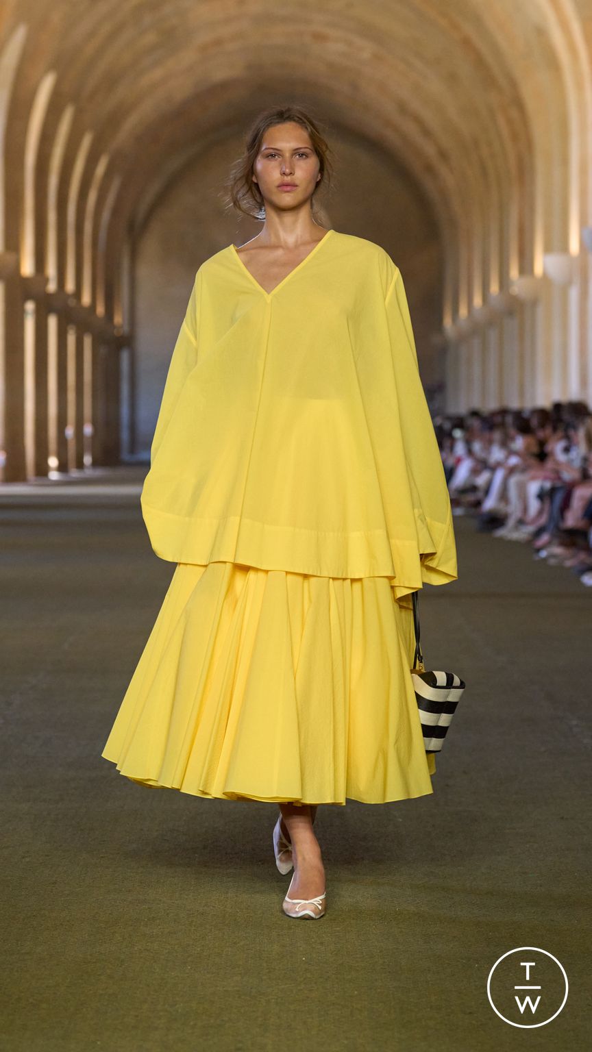 Fashion Week Paris Spring/Summer 2026 look 4 de la collection Jacquemus menswear