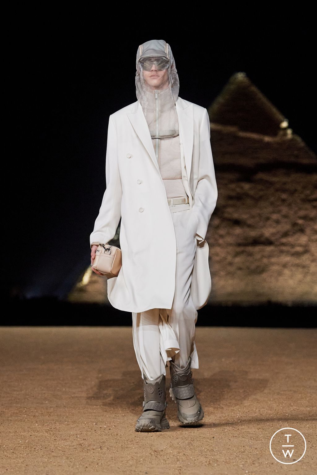 Fashion Week Paris Pre-Fall 2023 look 4 from the Dior Men collection 男装