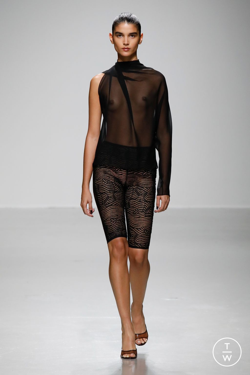 Fashion Week Paris Spring/Summer 2024 look 4 de la collection Atlein womenswear