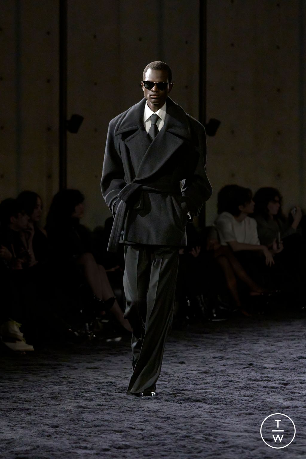 Fashion Week Paris Fall/Winter 2024 look 4 from the Saint Laurent collection menswear