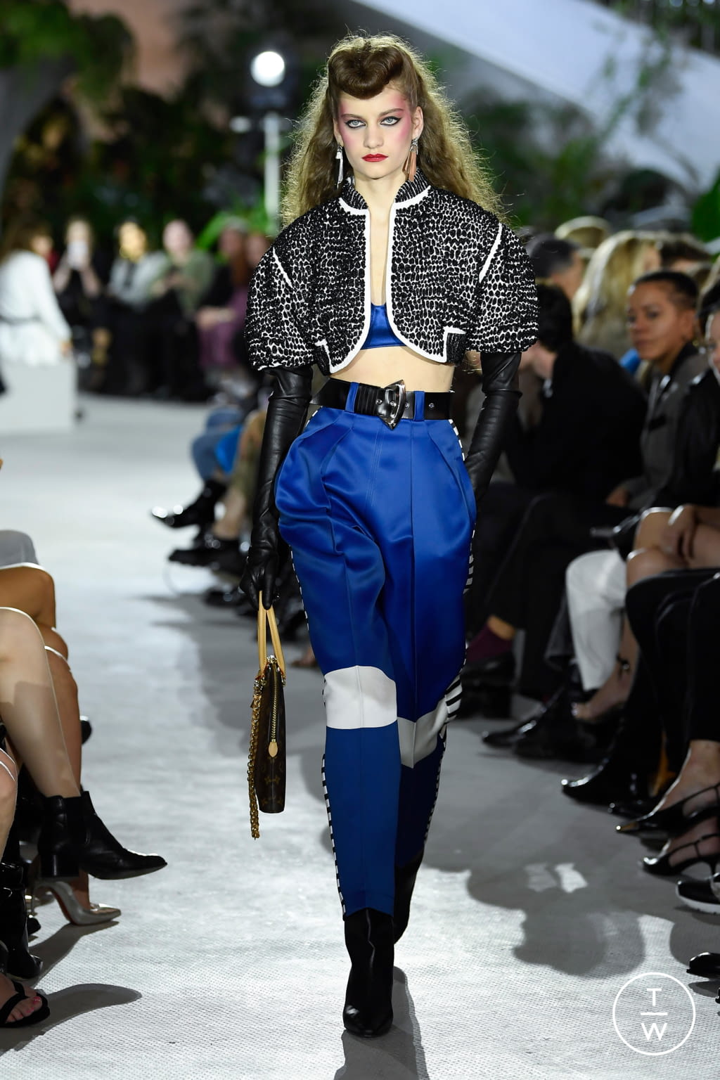 Fashion Week Paris Resort 2020 look 4 from the Louis Vuitton collection 女装