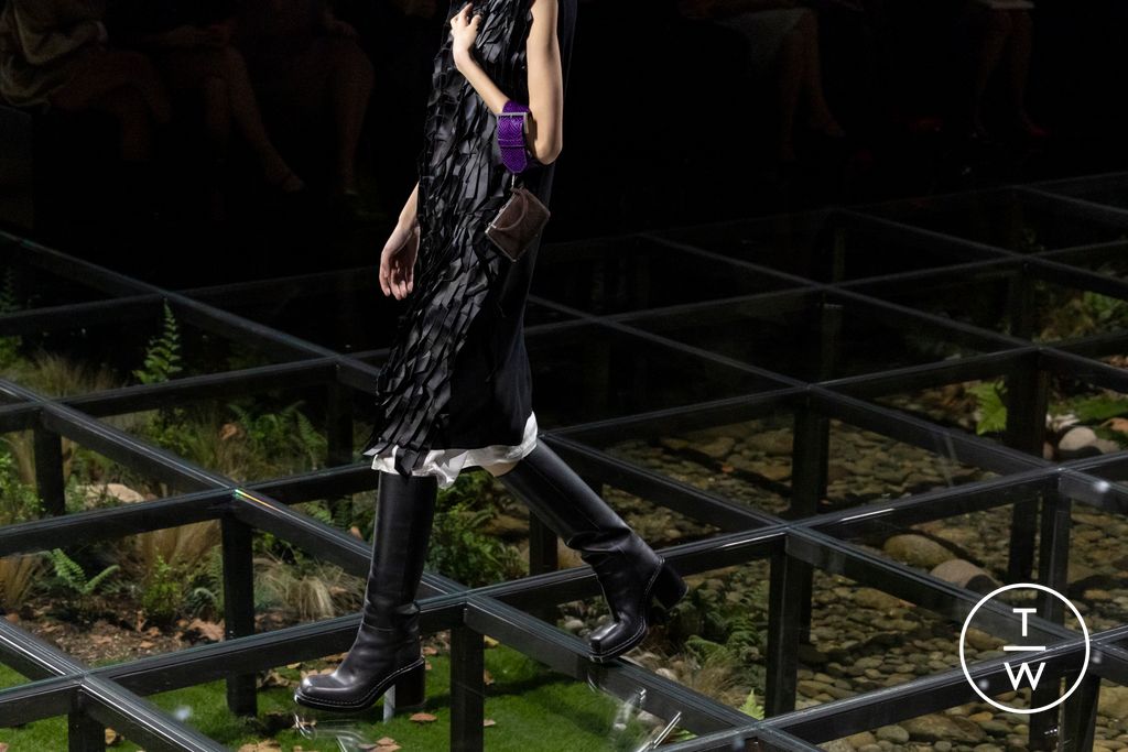 Fashion Week Milan Fall/Winter 2024 look 25 de la collection Prada womenswear accessories