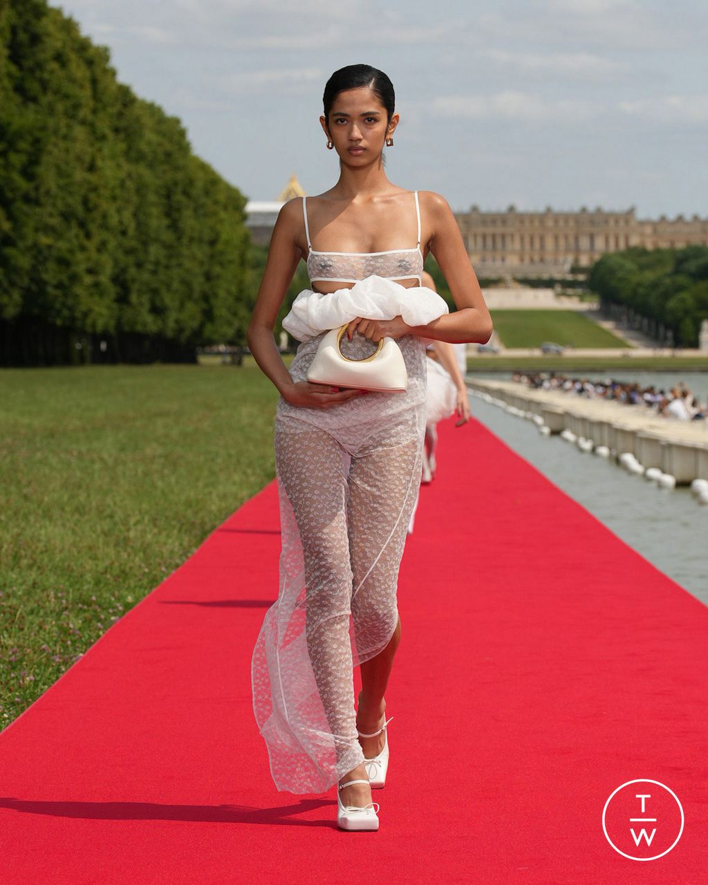 Fashion Week Paris Fall/Winter 2023 look 4 de la collection Jacquemus womenswear