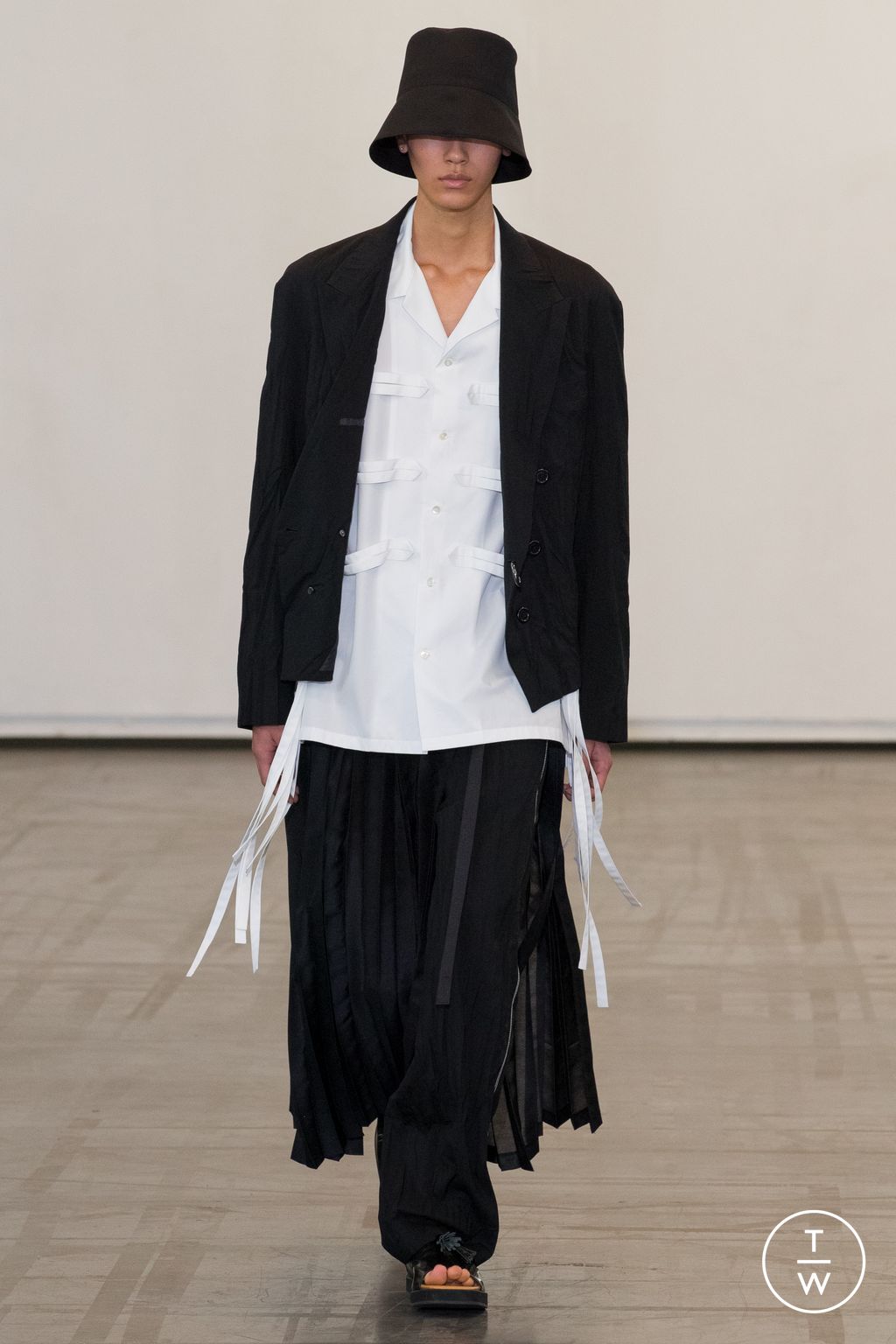 Fashion Week Paris Spring/Summer 2023 look 4 from the Ujoh collection womenswear