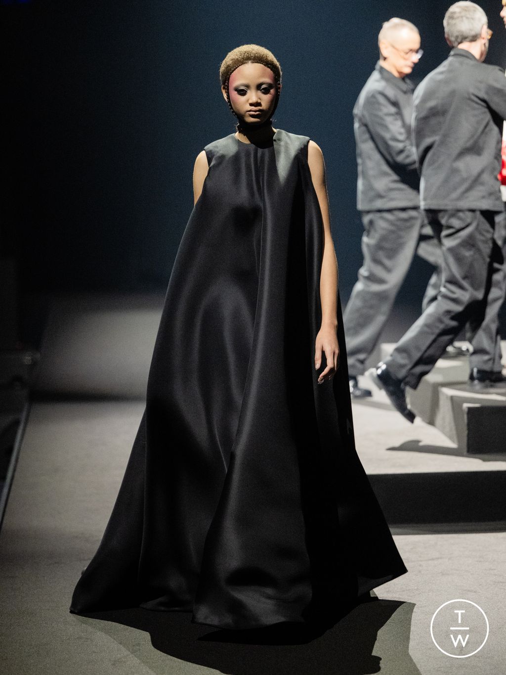 Fashion Week Paris Spring/Summer 2026 look 4 from the Viktor & Rolf collection 高级定制