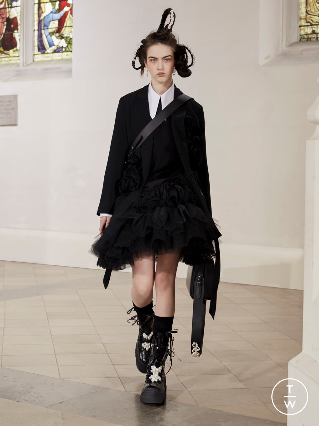 Fashion Week London Fall/Winter 2021 look 5 from the Simone Rocha collection womenswear